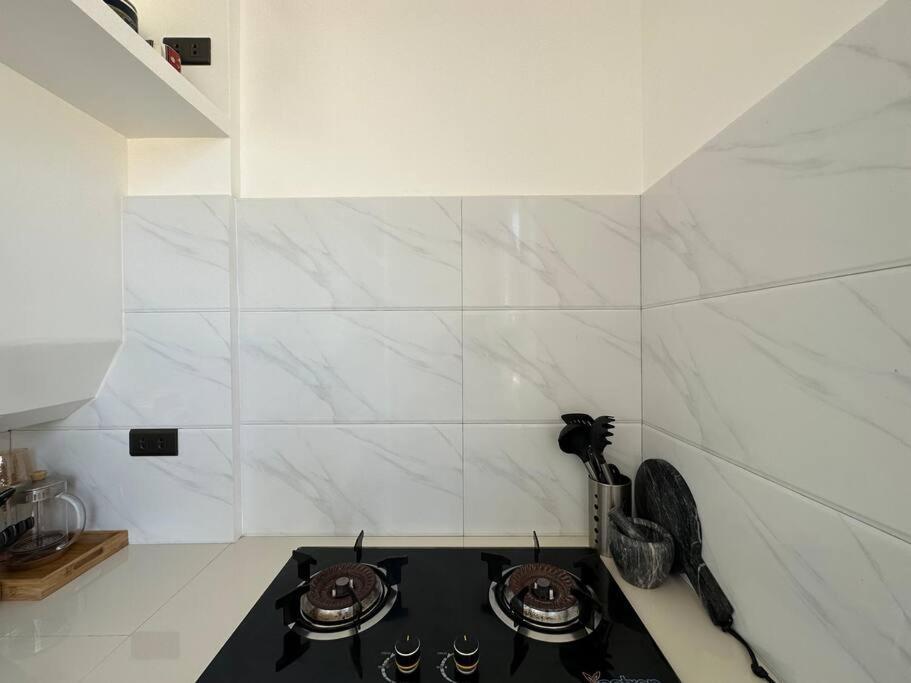 Absolute Beachfront With Kitchen